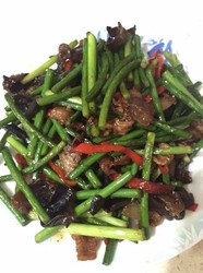 蒜薹木耳炒五花肉