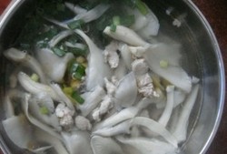 平菇肉片汤