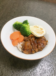 黑椒鸡腿盖饭