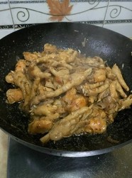 红烧小排鸡脚