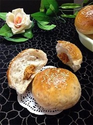 杂粮米饭肉松包