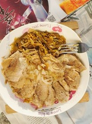 肘子肉蒸黄花菜