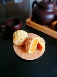 酥皮金沙奶黄月饼