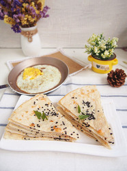 虾仁芝麻鸡蛋饼