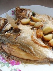 蒜烧鲳鱼