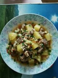 土豆焖肉