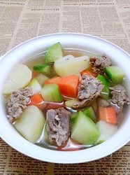 青红萝卜煲牛腩