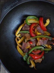爆炒彩椒火腿肉