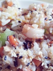 红萝卜虾仁炒饭