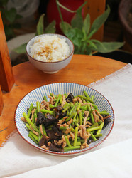 蒜薹木耳肉丝