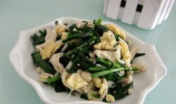 韭菜金针菇炒鸡蛋