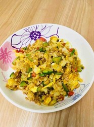 西葫芦彩椒炒饭