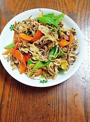 青红椒炒鱿鱼须
