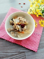 药材炖骨头汤