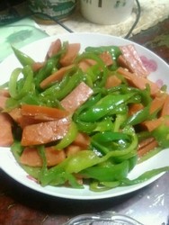 青椒炒红肠