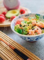 三文鱼牛油果拌饭