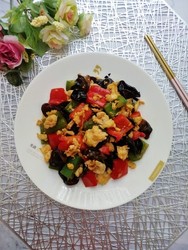 青红椒木耳炒鸡蛋