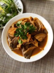 五花肉炖蘑菇