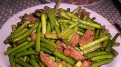 蒜苔炒肉片
