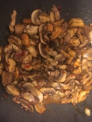 蘑菇炒青口贝