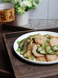 黄瓜炒豆皮肉卷