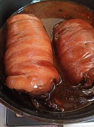 卤肘子