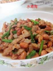 蒜香花生米炒肉丁