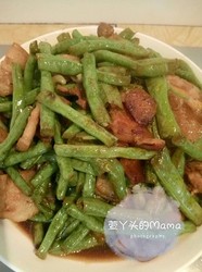 五花肉烧豇豆