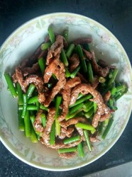 蒜苗炒牛柳
