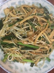 豆芽蒜苗炒千张