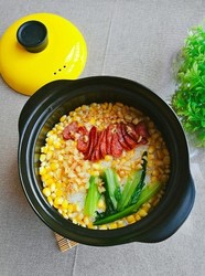 牛肉肠焖玉米煲仔饭