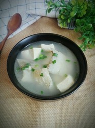 鲈鱼骨豆腐汤