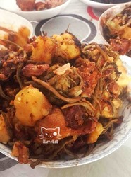 家乡美食～干豆角炖红公鸡